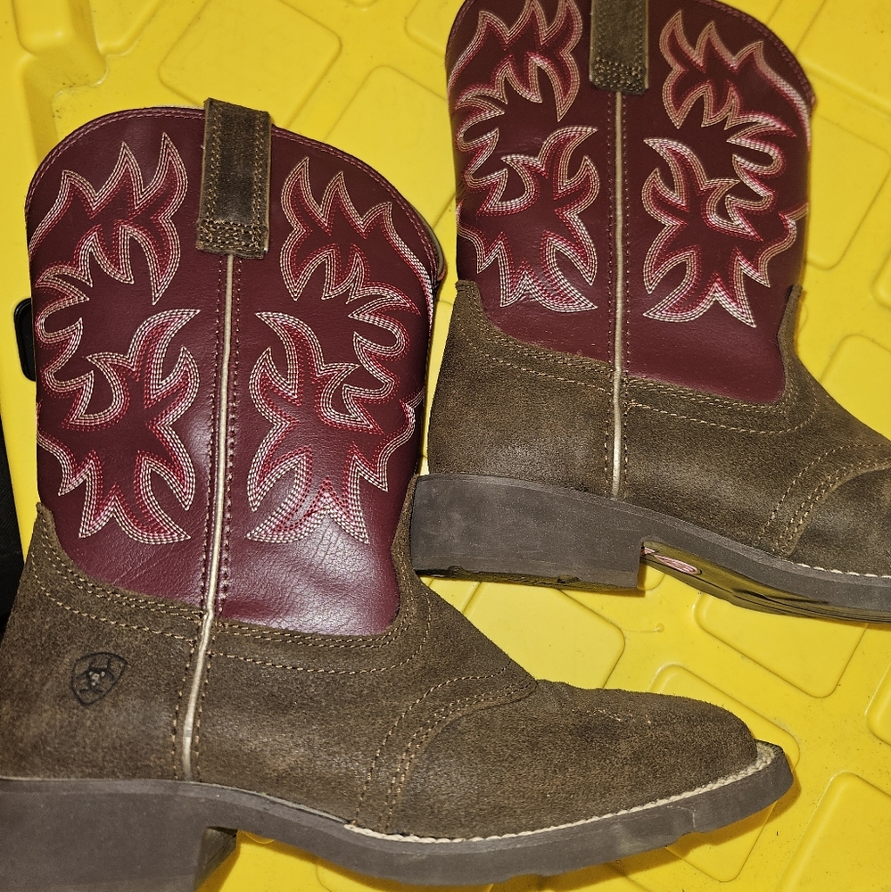 Size 7.5 cowboy boots